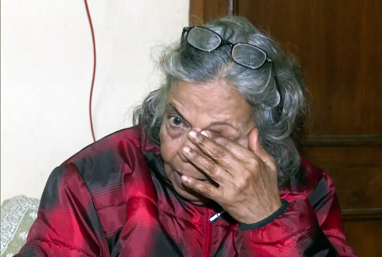 पायलट शाम्भवी पाठक की इस हादसे में मौत हुई है। उनकी दादी मीरा पाठक मध्य प्रदेश के ग्वालियर में रहती हैं। पोती के निधन की खबर सुनकर वे रोने लगीं।