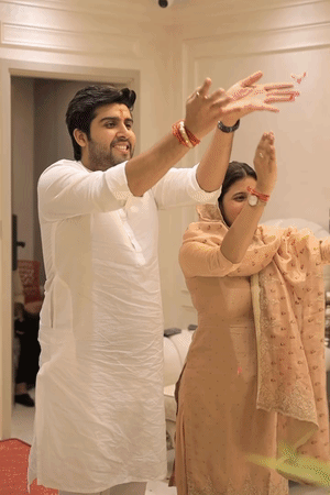 इंस्टाग्राम पर कई वीडियो-तस्वीर अंजली ने अपने मंगेतर के साथ शेयर किए हैं।