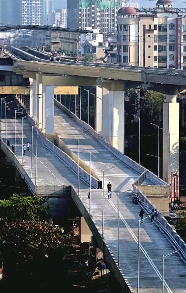 मुंबईत उड्डाणपूल 4-लेनवरून 2-लेन झाला: सोशल मीडियावर डिझाइनची खिल्ली; काँग्रेसने म्हटले- भाजप सरकारमध्ये असे जीवघेणे चमत्कार सामान्य मुंबईत उड्डाणपूल 4-लेनवरून 2-लेन झाला: सोशल मीडियावर डिझाइनची खिल्ली; काँग्रेसने म्हटले- भाजप सरकारमध्ये असे जीवघेणे चमत्कार सामान्य