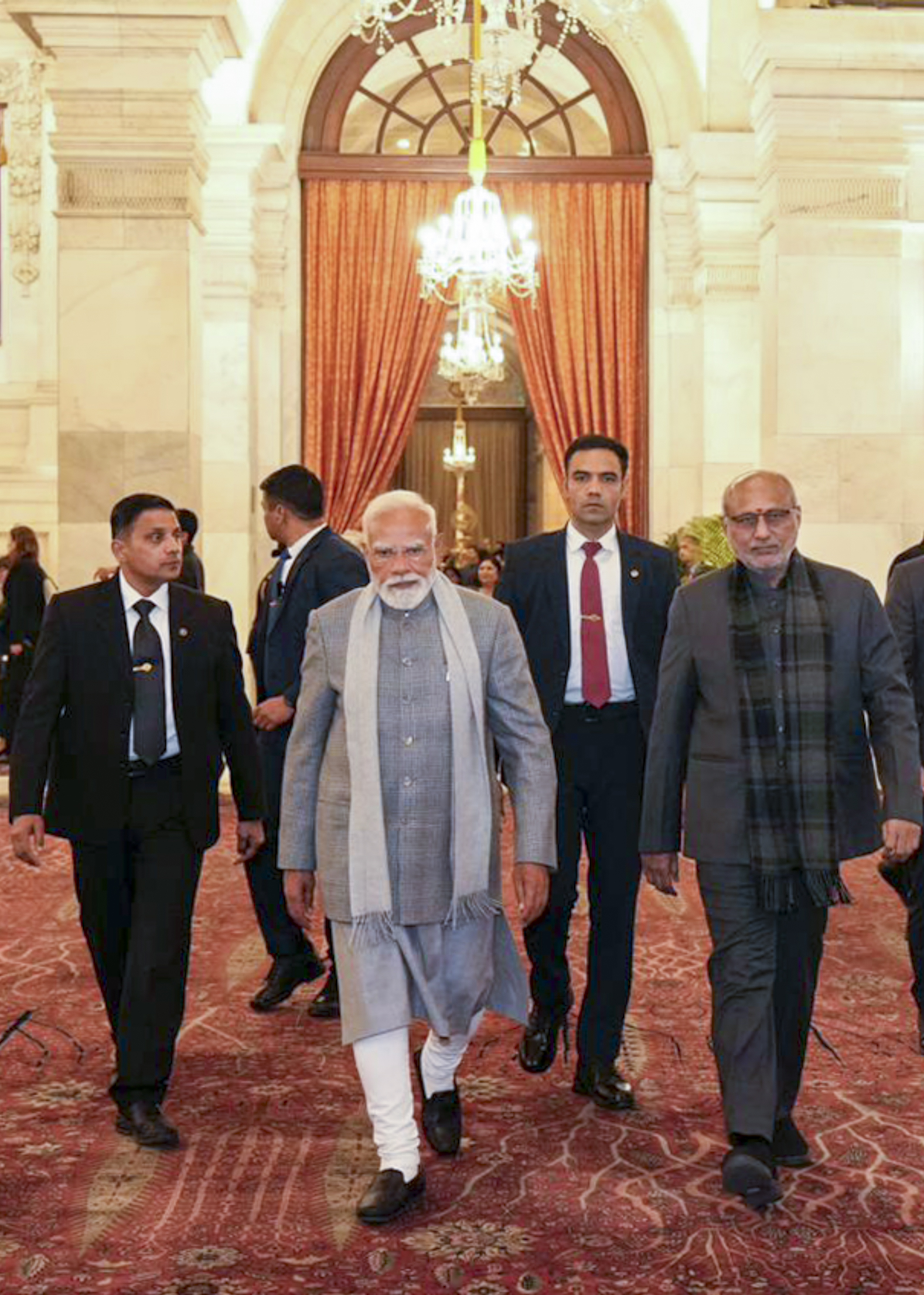 राष्ट्रपति भवन में आयोजित डिनर में पीएम और उप राष्ट्रपति ने भाग लिया।