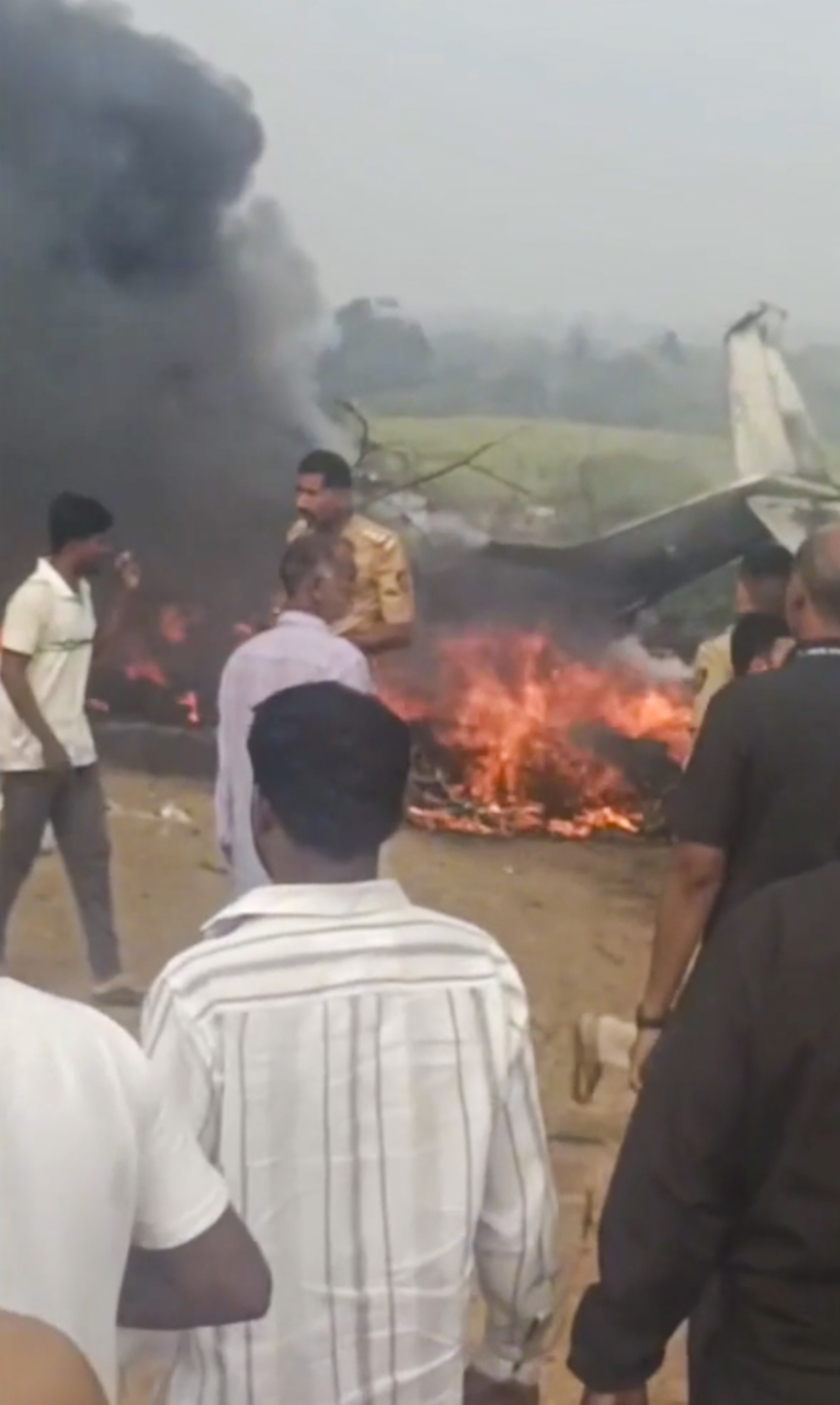 क्रैश के बाद लगी आग में पूरा प्लेन जल गया। केवल टेल वाला हिस्सा ही बचा।