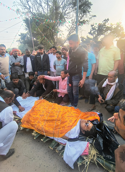 बुधवार को सूरज बिहारी का अंतिम संस्कार कर दिया गया। वे गॉगल्स के भी काफी शौकीन थे। अंतिम संस्कार के दौरान परिजन ने उन्हें गॉगल्स पहनाकर घर से विदा किया।