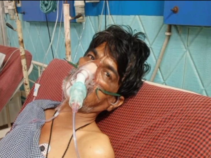 किसान की हालत गंभीर बताई जा रही है।