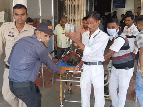 छत्तीसगढ़ के महासमुंद में किसान काटा था खुद का गला।