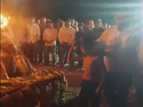 अजित पवार के सुरक्षाकर्मी विदिप दिलीप जाधव का उनके पैतृक गांव में और क्रू-मेंबर पिंकी माली का ठाणे में अंतिम संस्कार किया गया। - Dainik Bhaskar