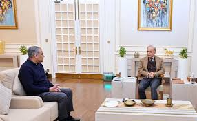 प्रधानमंत्री शाहबाज शरीफ से मुलाकात करते PCB के चीफ मोहसिन नकवी।