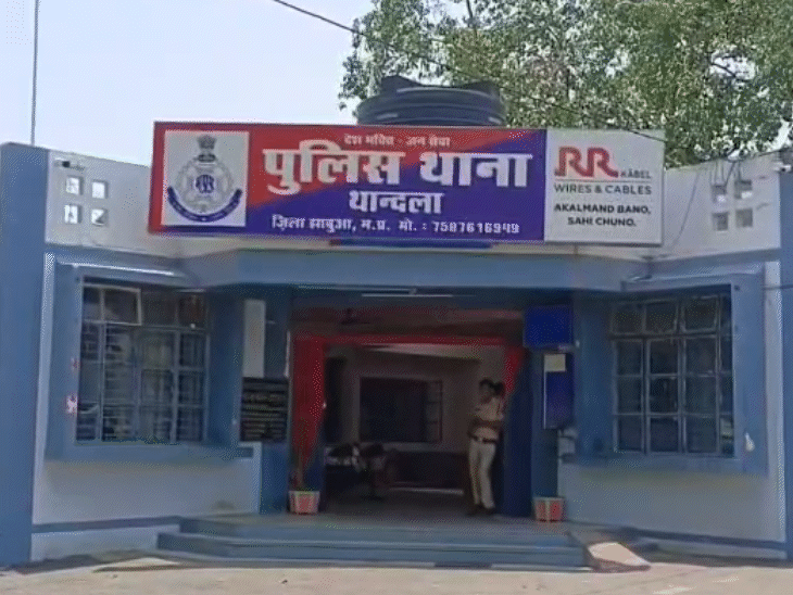 पुलिस ने नाबालिग पत्नी से पूछताछ की तो मामले का खुलासा हो गया।