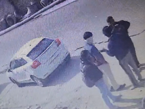 सिवांची गेट से शनिश्चर जी का थान रोड पर रैकी करते बदमाश।