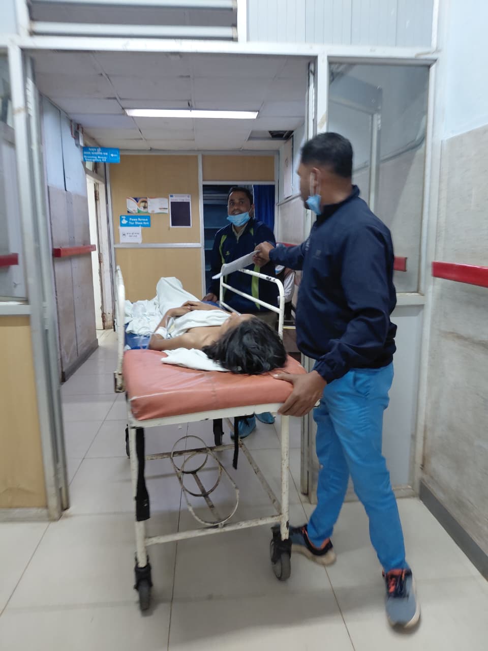 घायलों को इलाज के लिए सेक्टर-9 अस्पताल में कराया गया भर्ती।