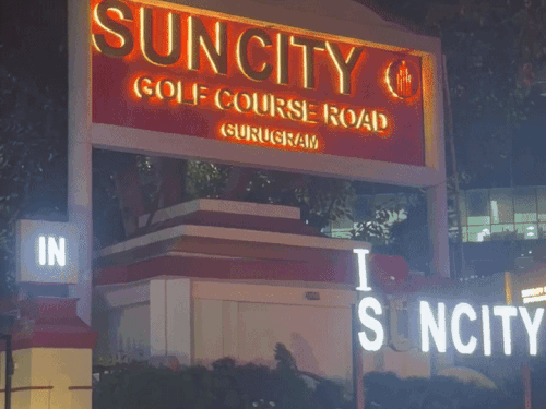 सनसिटी सोसाइटी में ही पीड़ित ने 2004 में प्लॉट खरीदा था।