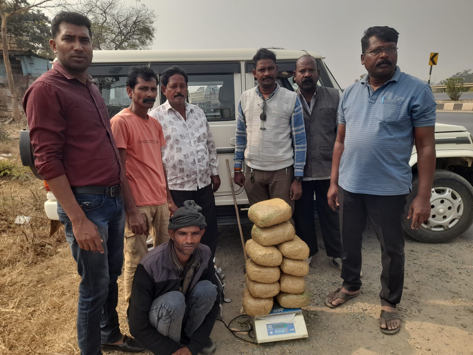 अंतरराज्यीय सीमा पर कार्रवाई करते हुए 50 किलो गांजा पकड़ा गया था।