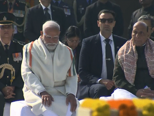 रक्षा मंत्री राजनाथ सिंह भी सर्वधर्म प्रार्थना सभा में शामिल हुए।