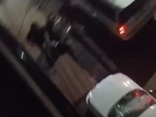 जयपुर की पॉश कॉलोनी में गुरुवार रात को उस वक्त दहशत फैल गई, जब चार गाड़ियों में आए बदमाशों ने जमकर तांडव मचाया।