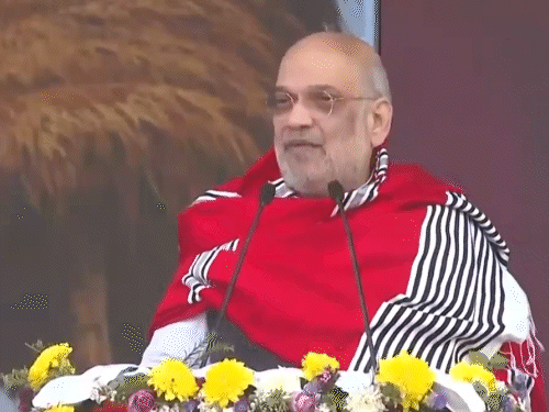 शाह बोले-असम में 64-लाख घुसपैठिए, 7 जिलों में इनका बहुमत:  कांग्रेस ने राज्य को बंदूक-गोली, संघर्ष और युवाओं की मौत के अलावा क्या दिया