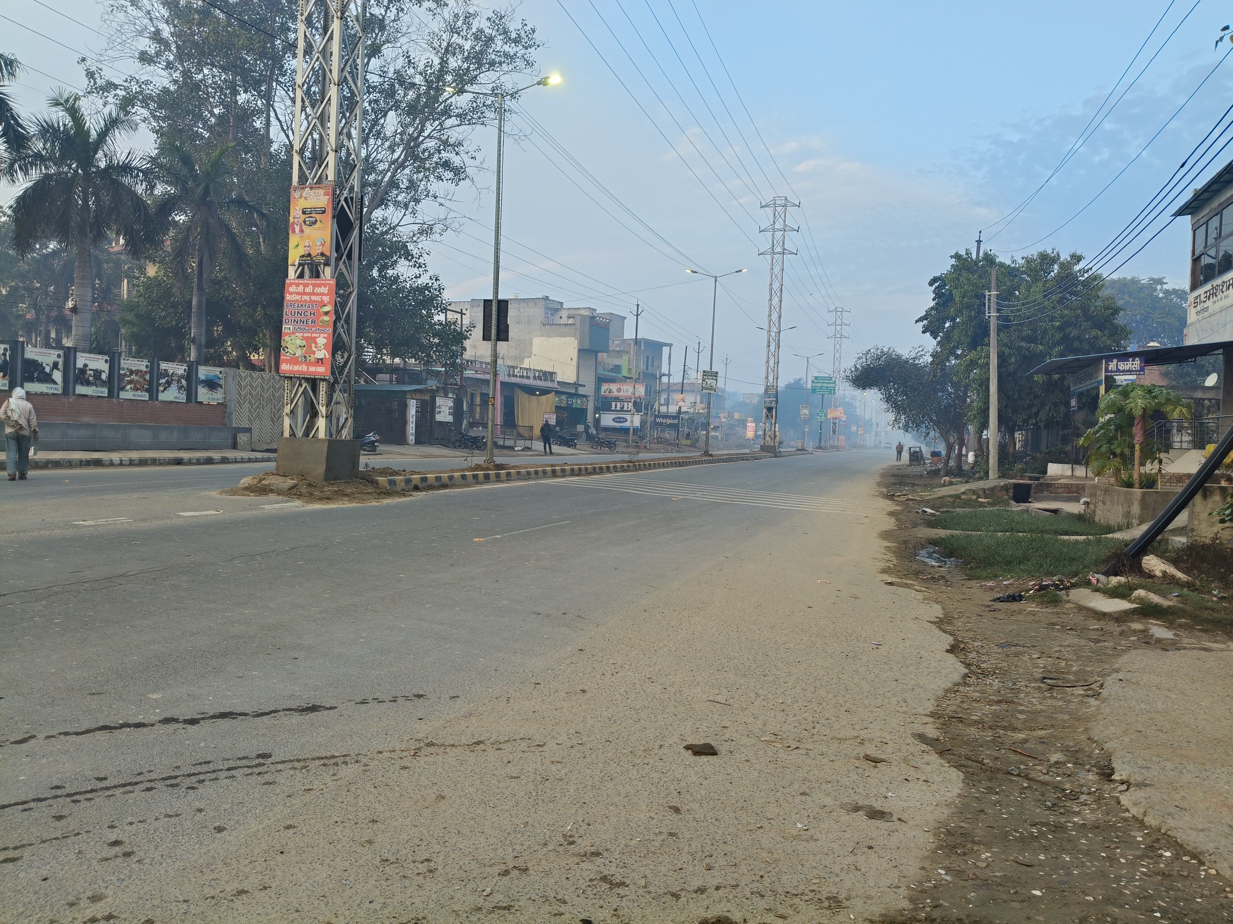 Mathura has a temperature of 10°C.