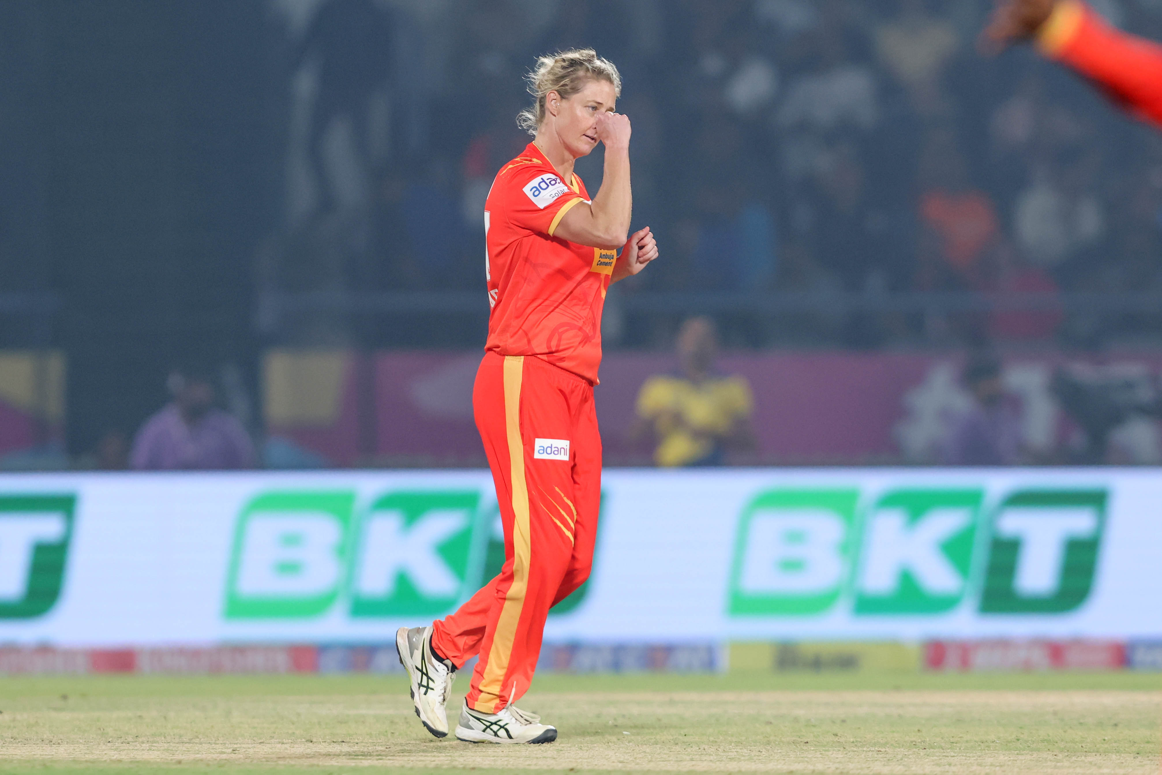 गुजरात की मुंबई पर पहली जीत में सोफी डिवाइन ने 2 विकेट लिए।