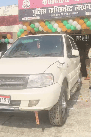 यही वह सफारी है जिसमें बिठाकर शीतल की हत्या की गई। पुलिस ने खुद बचने के लिए इसे बरामद किया था।