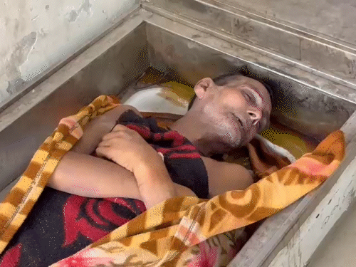 इलाज के दौरान पति की मौत हो गई, पीएम के बाद पुलिस ने परिजनों को शव सौंप दिया है।