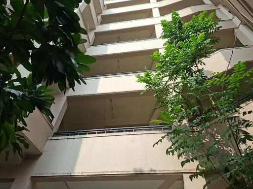 अमायरा ने स्कूल की इस बिल्डिंग की चौथी मंजिल से छलांग लगाई थी।