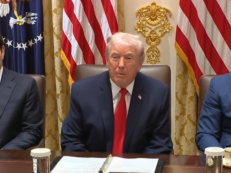 व्हाइट हाउस में कैबिनेट मीटिंग के दौरान अमेरिकी राष्ट्रपति ट्रम्प ने प्रेस से बात की। - Dainik Bhaskar