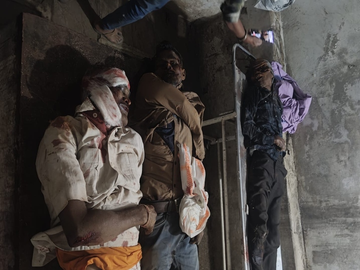 सड़क हादसे में 3 युवकों की मौत हुई है। शवों को पोस्टमॉर्टम के लिए भेजा गया।