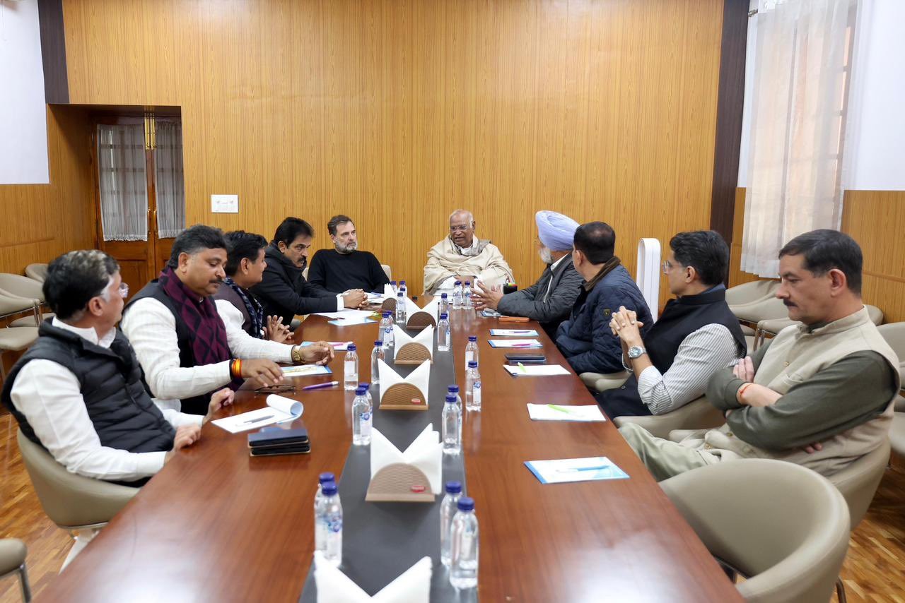 गुरुवार को हुई मीटिंग के बाद देर रात कांग्रेस प्रदेशाध्यक्ष ने 4 जिलाध्यक्षों के नाम का ऐलान किया।