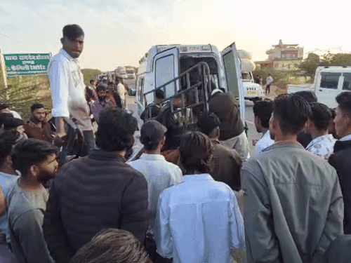 रूस्तम को घायल हालत में एंबुलेंस से हॉस्पिटल ले जाया गया, लेकिन अस्पताल पहुंचने से पहले ही उसकी मौत हो गई।