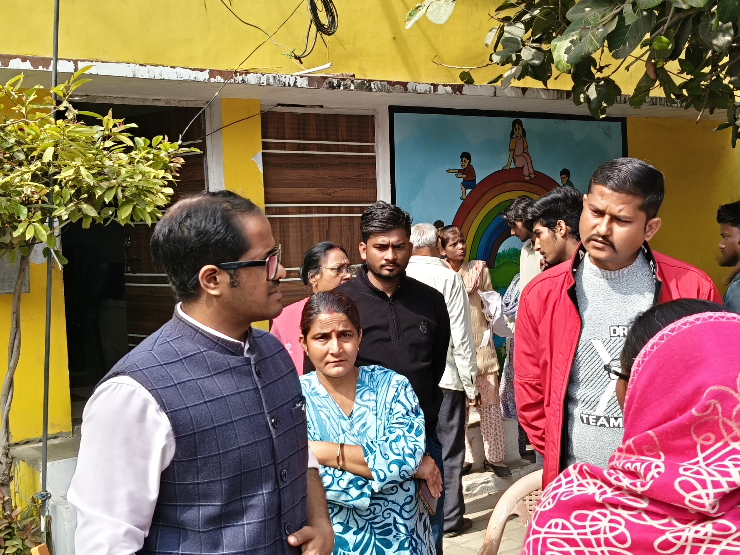 Chithrakot Chitrakoot DM Inspects Booths | BLOs Directed to Correct Errors & Add Names