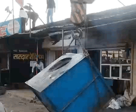 यूआईटी ने मौके पर काबिज अतिक्रमण को हटाया।