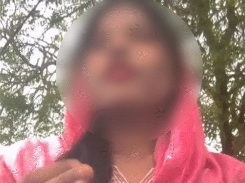 युवती अपने बॉयफ्रेंड के बर्थडे पर रायपुर सेंट्रल जेल मिलने पहुंची थी।