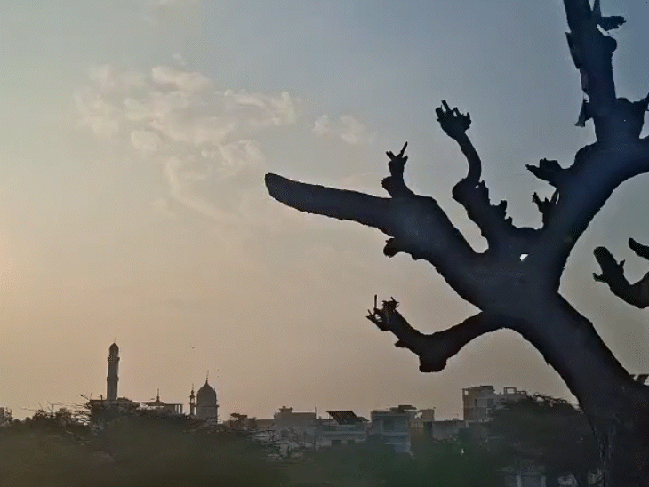 आज सुबह आसमान में हल्के बादल रहने के साथ ही ठंडी हवाएं चल रही है। 1 फरवरी को सीकर जिले में बारिश का ऑरेंज अलर्ट जारी किया गया है।