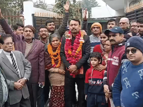 PCS की नौकरी छोड़कर पहुंचे तो मां ने गले लगाया:  कानुपर में अलंकार बोले- शंकराचार्य से मिलने जाऊंगा; नारे लगे- देखो शेर आया – Kanpur News