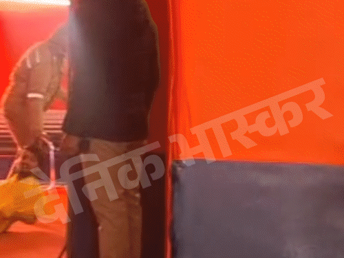 माघ मेले में मौनी अमावस्या के दिन शंकराचार्य के शिष्य की पिटाई का वीडियो सामने आया था।