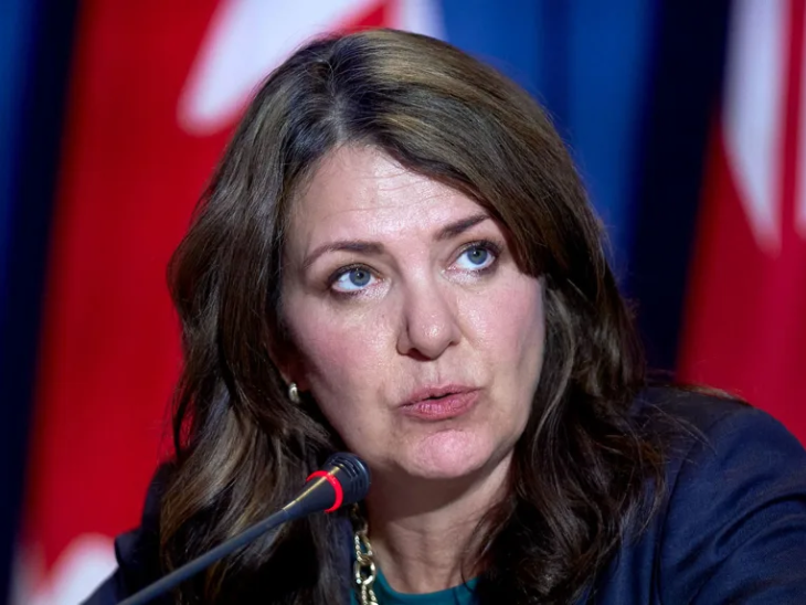 प्रीमियर डेनियल स्मिथ के ट्रम्प और अन्य रिपब्लिकन नेताओं के साथ दोस्ताना संबंध हैं। वे पिछले साल जनवरी में राष्ट्रपति के मार-ए-लागो रिसोर्ट का दौरा भी कर चुकी हैं। (फाइल फोटो)