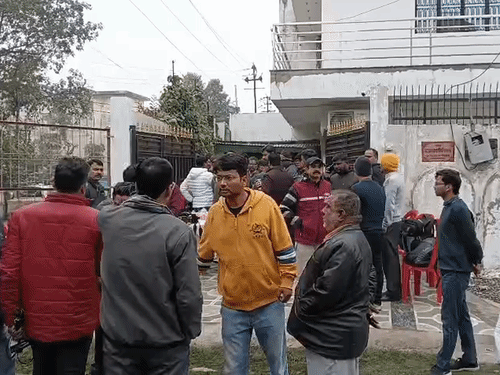 घर पहुंचे समर्थकों के लिए चाय-नाश्ते की व्यवस्था कराई गई थी। अलंकार अग्निहोत्री ने कहा- समर्थकों के साथ बैठक कर आगे की रणनीति तय करेंगे।