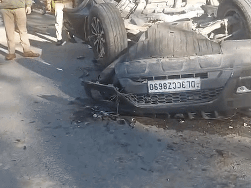 अल्मोड़ा में सड़क हादसे में दो पर्यटकों की मौत:  स्कॉर्पियो डिवाइडर से टकराकर 60 मीटर नीचे गिरी, जेसीबी से घायल को निकाला बाहर – Almora News