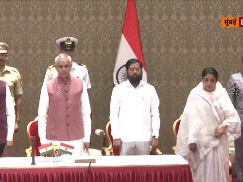 शपथ ग्रहण समारोह में सीएम देवेंद्र फडणवीस और डिप्टी सीएम एकनाथ शिंदे भी मौजूद रहे।