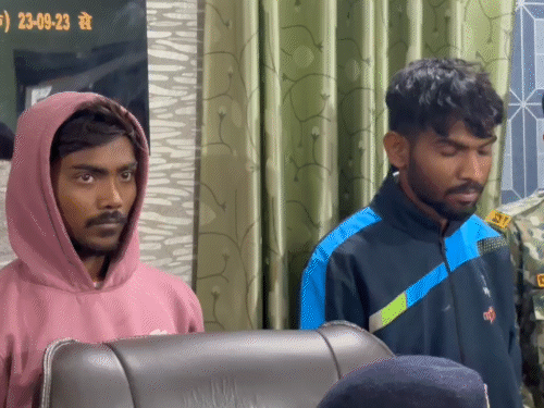 पुलिस ने युवती की हत्या के तीन आरोपियों को गिरफ्तार किया है। एक नाबालिग है।