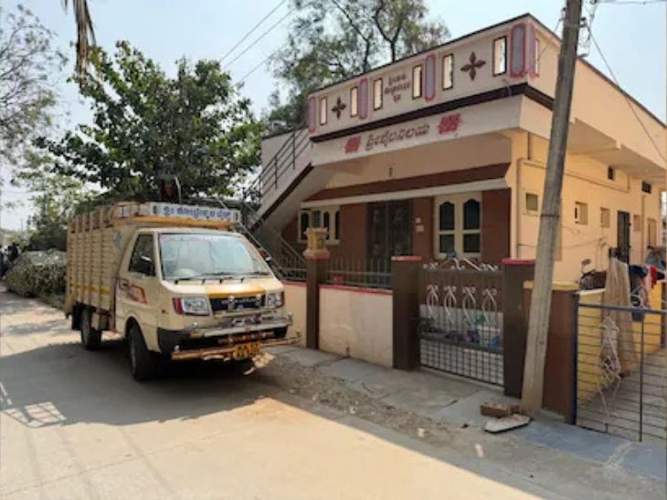 कोट्टूर के इसी घर में आरोपी अक्षय ने माता-पिता और बहन के शव दफनाए थे।