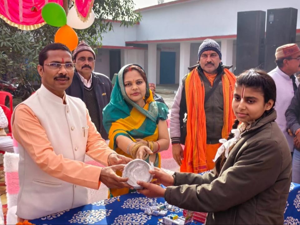 Rewa MLA Trolled for Giving Bowls to Students at Inauguration