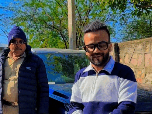 वीडियो में युवक ने दावा किया है कि कि सिर्फ जैन होने पर ही मंदिर में जाने की अनुमति दी जाएगी।