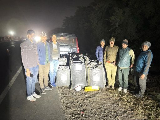 पुलिस की टीम ने एक स्कॉर्पियों से करीब 90 लाख कीमत का अवैध डोडा-चूरा बरामद किया है,वहीं अंधेरे का फायदा उठाकर बदमाश पुलिस की पकड़ से फरार हो गए।