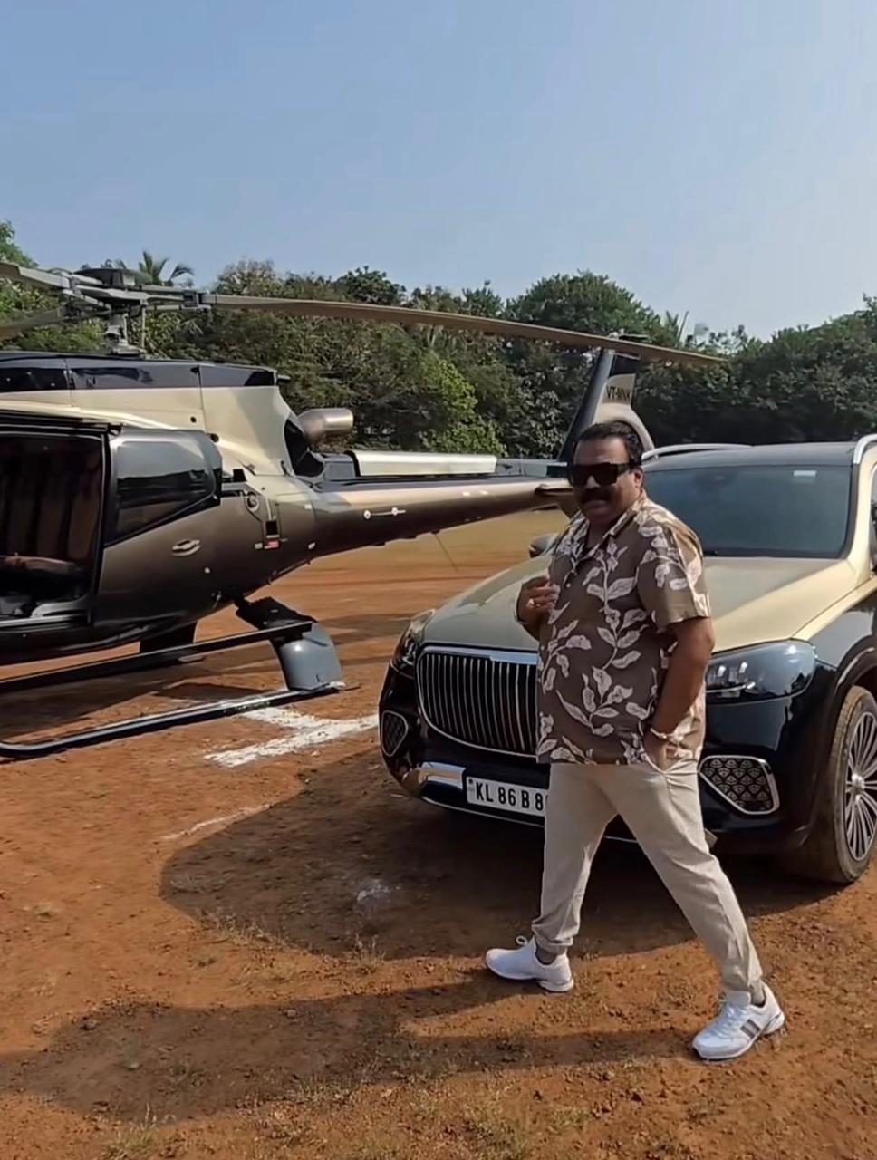 रॉय के पास प्राइवेज जेट और हेलिकॉप्टर भी हैं। सभी तस्वीरें सीजे रॉय इंस्टा अकाउंट से ली गई हैं।