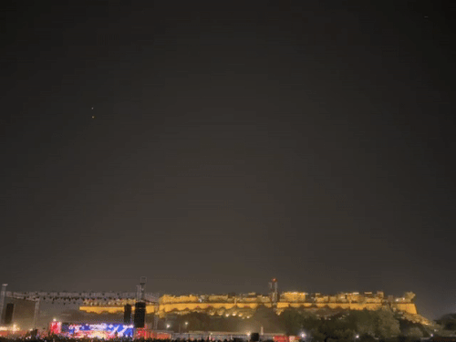 डेजर्ट फेस्टिवल में ‘धुरंधर’ के गानों पर झूमे दर्शक:  बॉलीवुड सिंगर मधुमति बागची की सुरमयी तान और आसमान में 200 ड्रोन्स ने बनाया तिरंगा – Jaisalmer News