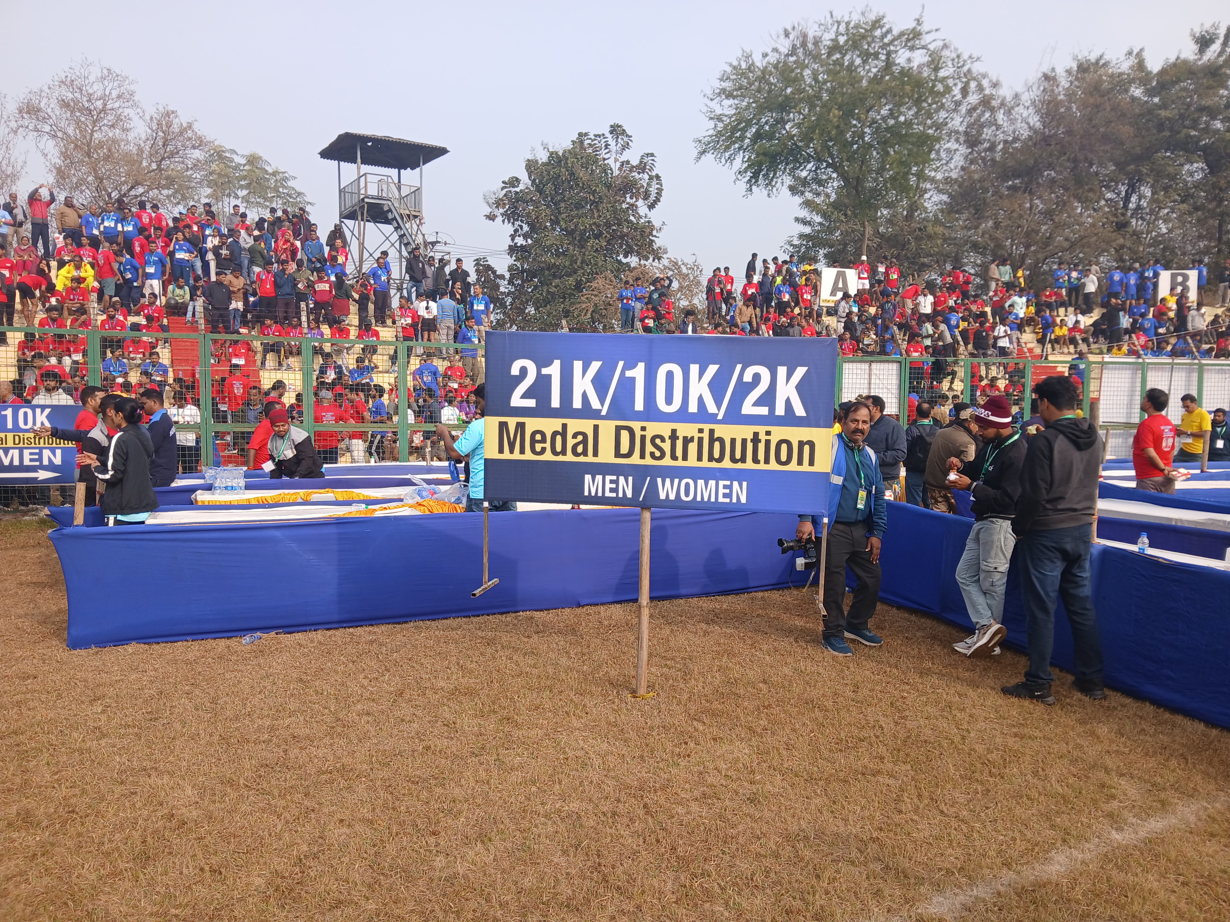 मैराथन में 5 किलोमीटर, 10 किलोमीटर सहित अन्य दूरी की दौड़ें आयोजित की गईं।