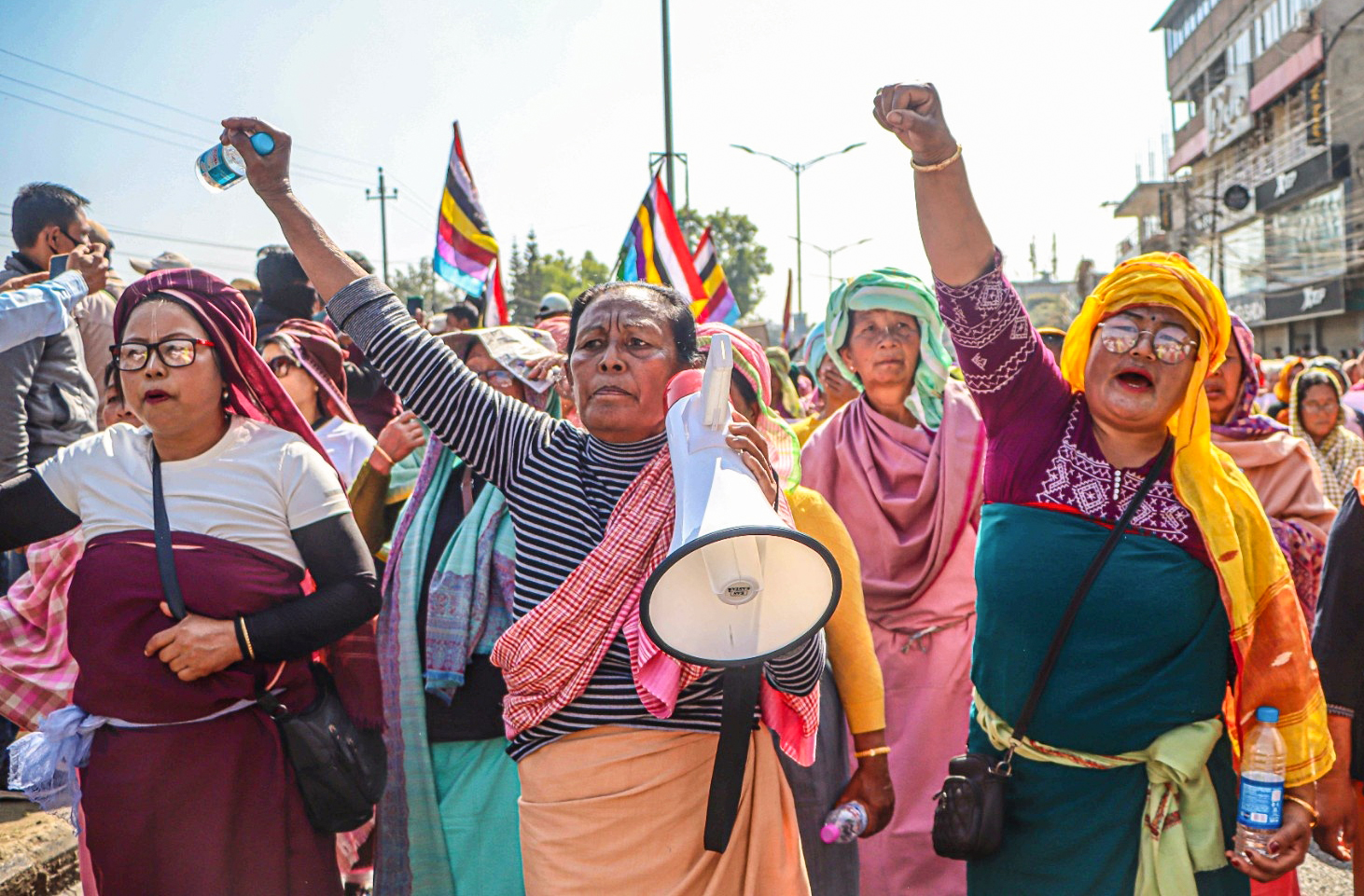 इंफाल में विरोध प्रदर्शन के दौरन लोगों ने नारेबाजी की।