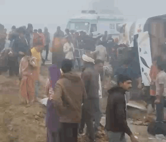 मौके पर अफरा तफरी मच गई।