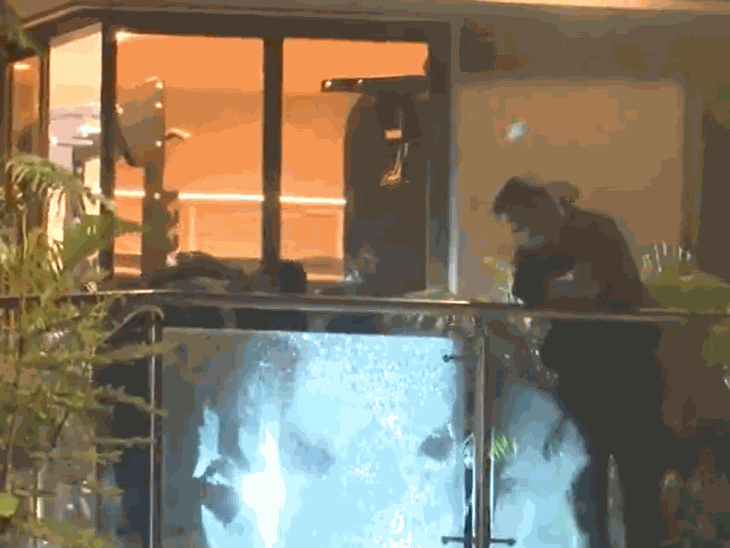 फिल्म निर्देशक रोहित शेट्टी के घर पर 4 राउंड फायरिंग:  मुंबई में इसी जगह कई बॉलीवुड सेलिब्रिटीज के घर; अभी किसी ने जिम्मेदारी नहीं ली