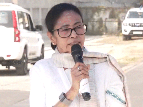 बजट के बाद ममता बनर्जी ने मीडिया से बात की।