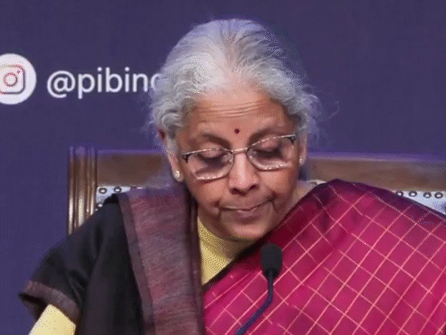 बजट भाषण के बाद निर्मला सीतारमण ने प्रेस कांफ्रेंस की। - Dainik Bhaskar